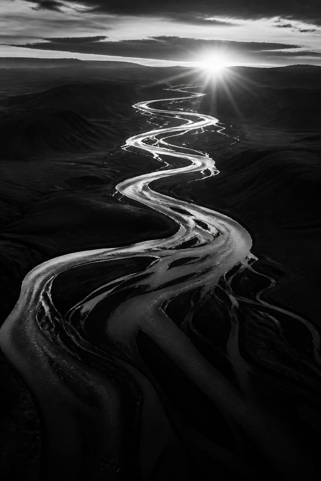 Ligne de ciel, photographie drone verticale — visuel de synthèse ICS